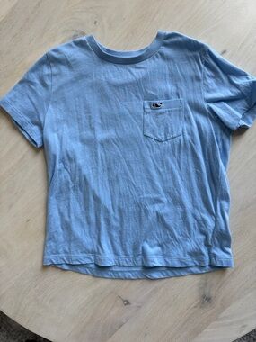 GUC VINEYARD VINES boys SZ 7 t-shirt - LIGHT BLUE POCKET